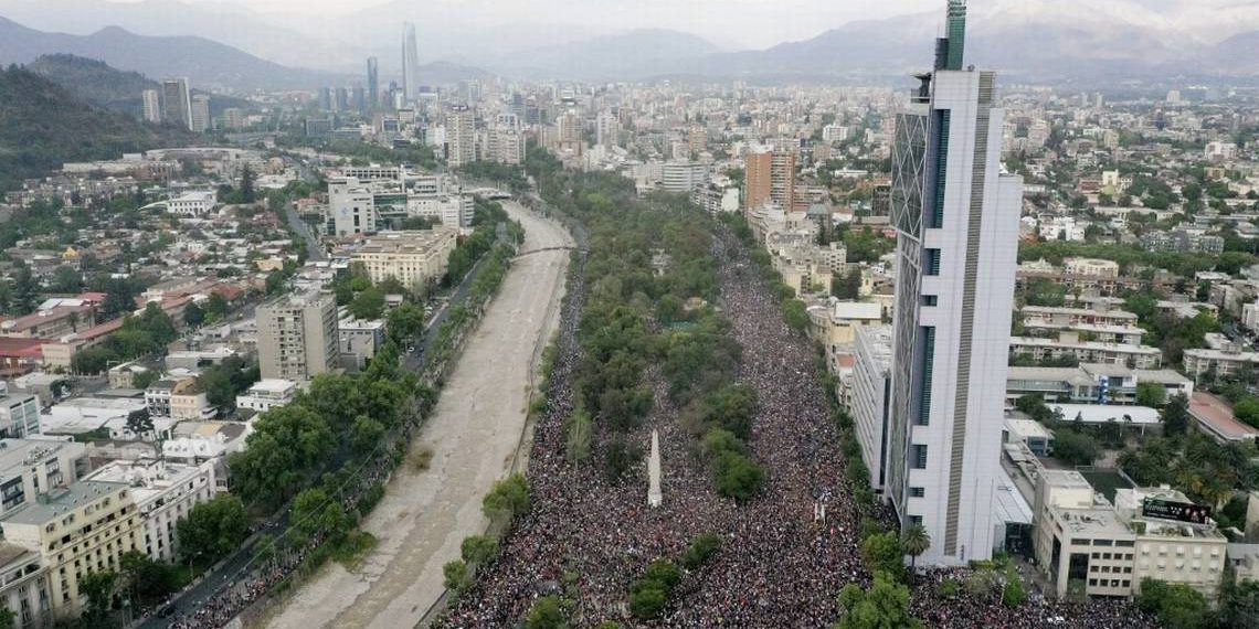 mega marcha protestas manifestaciones chile piñera 2019 fotos afp (13)