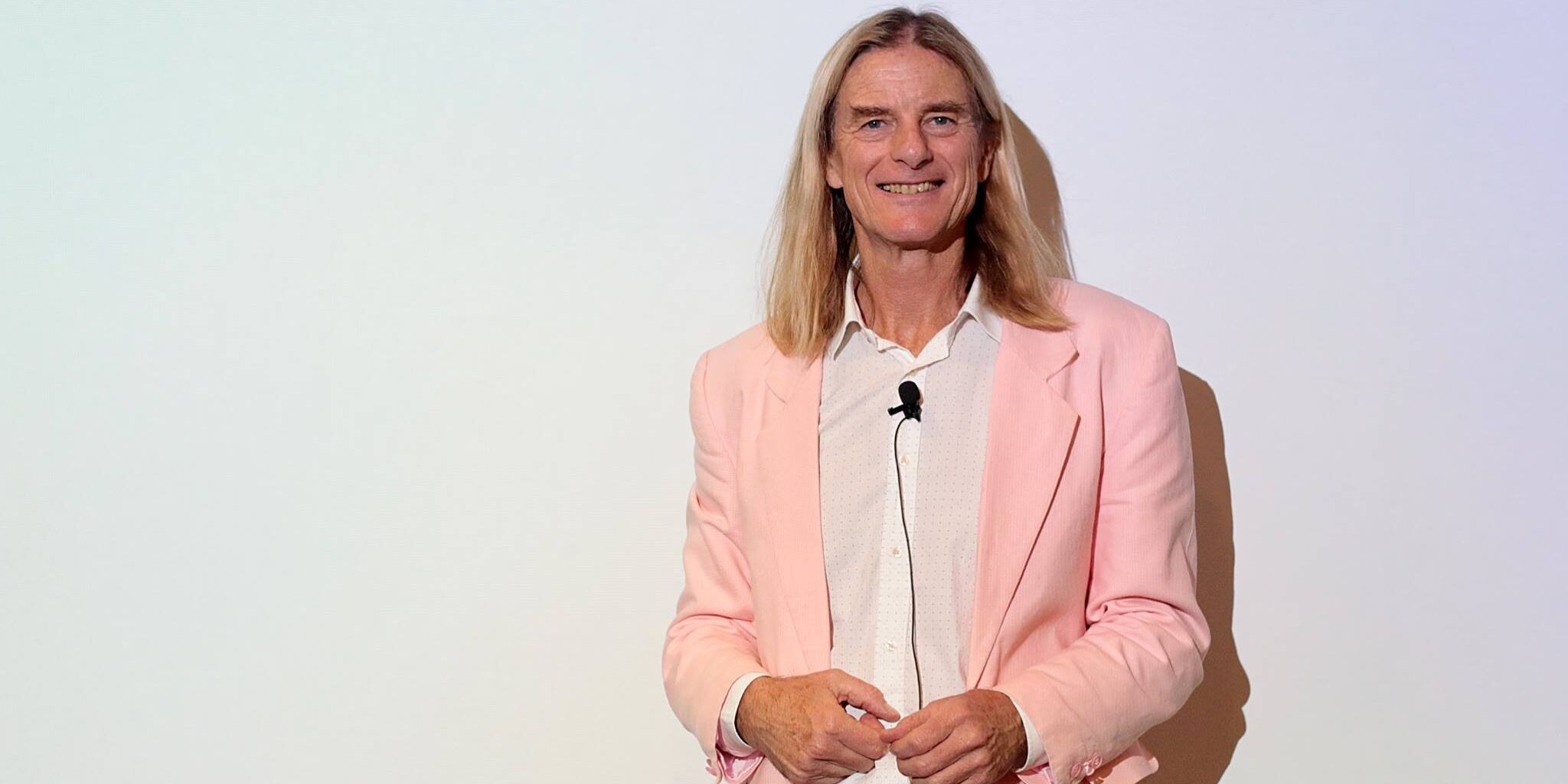 Ian-White Essence Bush